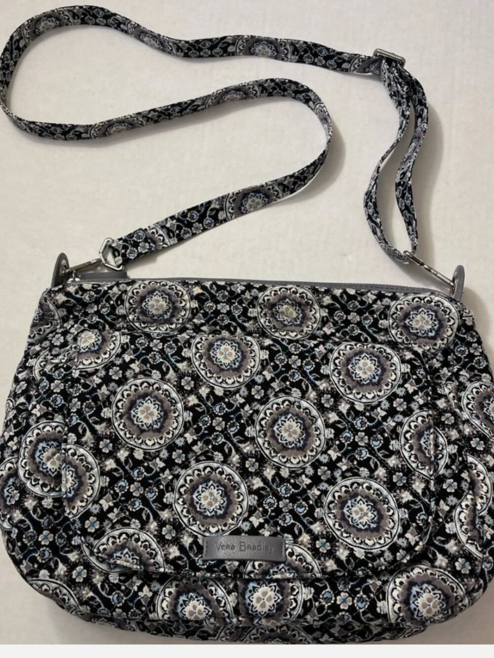 VERA BRADLEY CARSON CHARCOAL MEDALLION PRINT CROSSBODY-QUILTED-BOHO-SZ MEDIUM